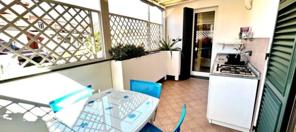 3-salle Appartement à Loano, Italy No. 14330 10