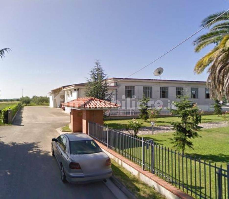 5-salle Entrepôt à San Vito Chietino, Italy No. 68256