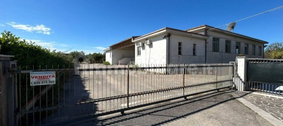 5-salle Entrepôt à San Vito Chietino, Italy No. 68256 6