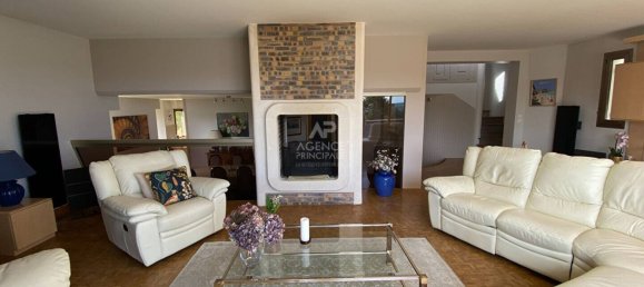 5 bedrooms House in Cergy, France No. 175502 3