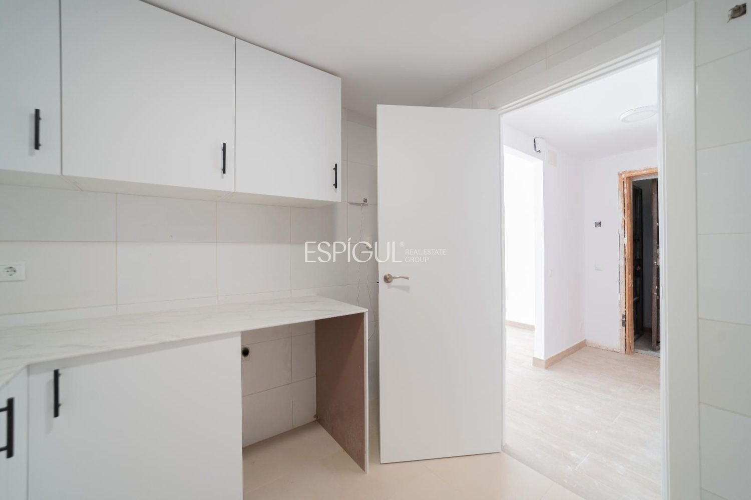 Apartamento de 3 dormitorios en Salt, Spain No. 235435