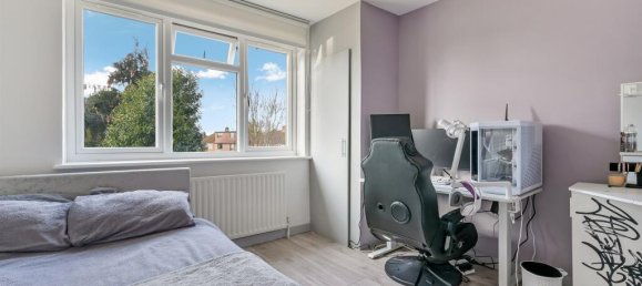 3 bedrooms House in Feltham, United Kingdom No. 9790 9