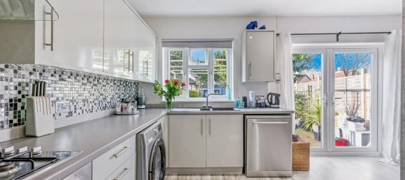 3 bedrooms House in Feltham, United Kingdom No. 9790 6