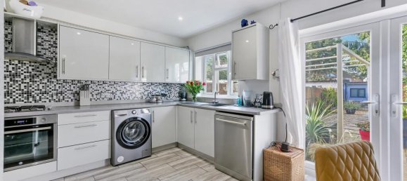 3 bedrooms House in Feltham, United Kingdom No. 9790 4