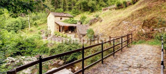 2 bedrooms House in Ortignano Raggiolo, Italy No. 114755 3