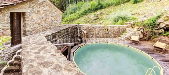 2 bedrooms House in Ortignano Raggiolo, Italy No. 114755 10