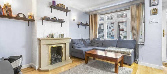 2 bedrooms House in Surrey, United Kingdom No. 8581 12