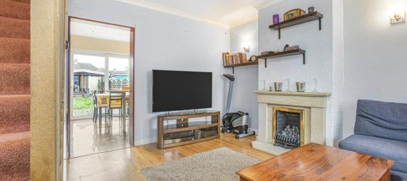 2 bedrooms House in Surrey, United Kingdom No. 8581 3