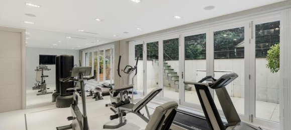 8 bedrooms House in London, United Kingdom No. 13033 14