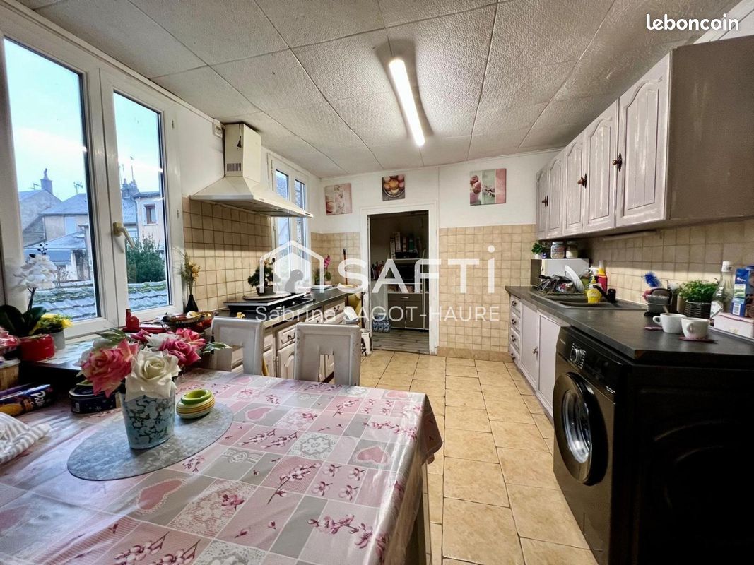 5 bedrooms House in Issoudun, France No. 160898