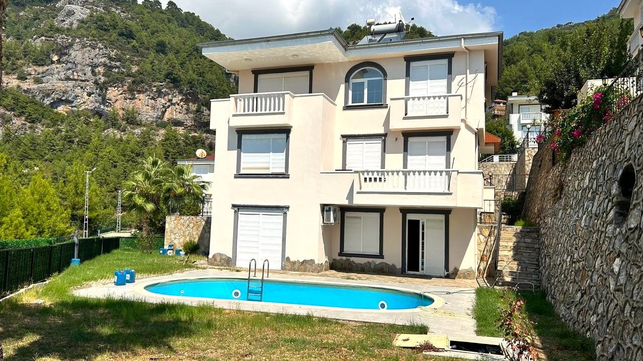6 rooms Villa in Alanya, Turkey No. 26901