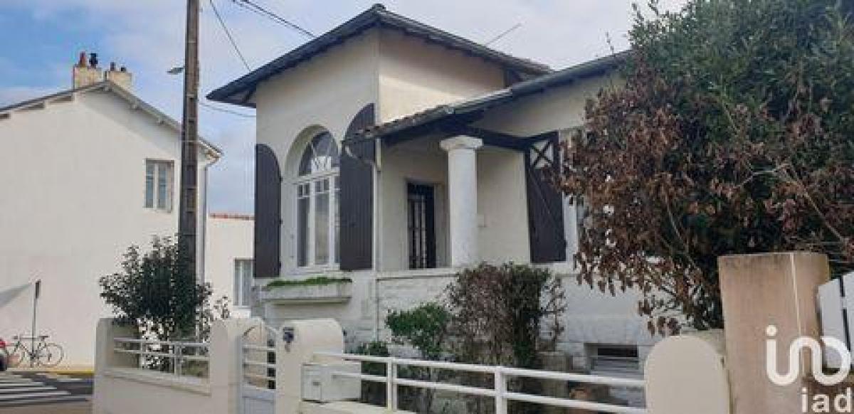 Casa de 3 dormitorios en La Rochelle, France No. 28976