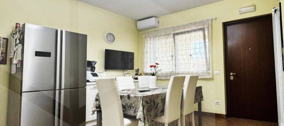 4 rooms Apartment in Rome, Italy No. 32782 8