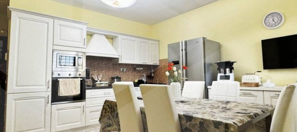 4 rooms Apartment in Rome, Italy No. 32782 2