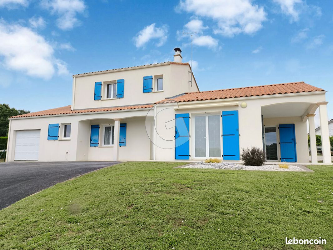 5 Schlafzimmer Haus in Le Champ-Saint-Pere, France, Nr. 107383