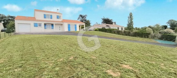 5 Schlafzimmer Haus in Le Champ-Saint-Pere, France, Nr. 107383 10