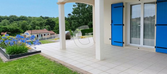 5 Schlafzimmer Haus in Le Champ-Saint-Pere, France, Nr. 107383 2