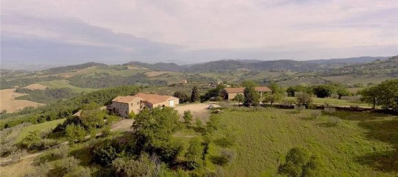 30 rooms House in Gualdo Cattaneo, Italy No. 66873 8