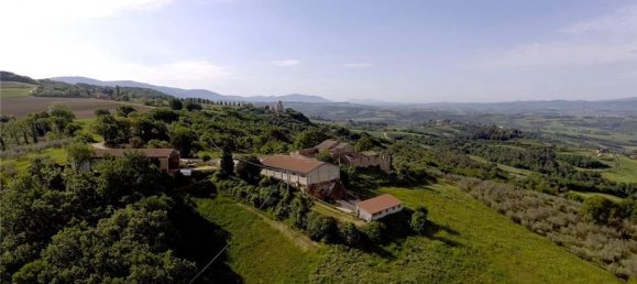 30 rooms House in Gualdo Cattaneo, Italy No. 66873 5