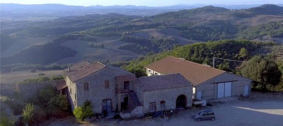 30 rooms House in Gualdo Cattaneo, Italy No. 66873 6