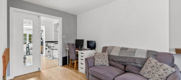 3 bedrooms House in Horsham, United Kingdom No. 982 25