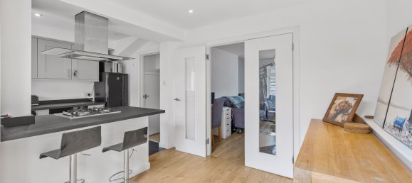 3 bedrooms House in Horsham, United Kingdom No. 982 4