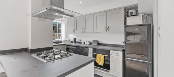 3 bedrooms House in Horsham, United Kingdom No. 982 23