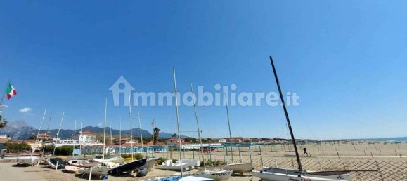 2 bedrooms Villa in Forte dei Marmi, Italy No. 194177 15