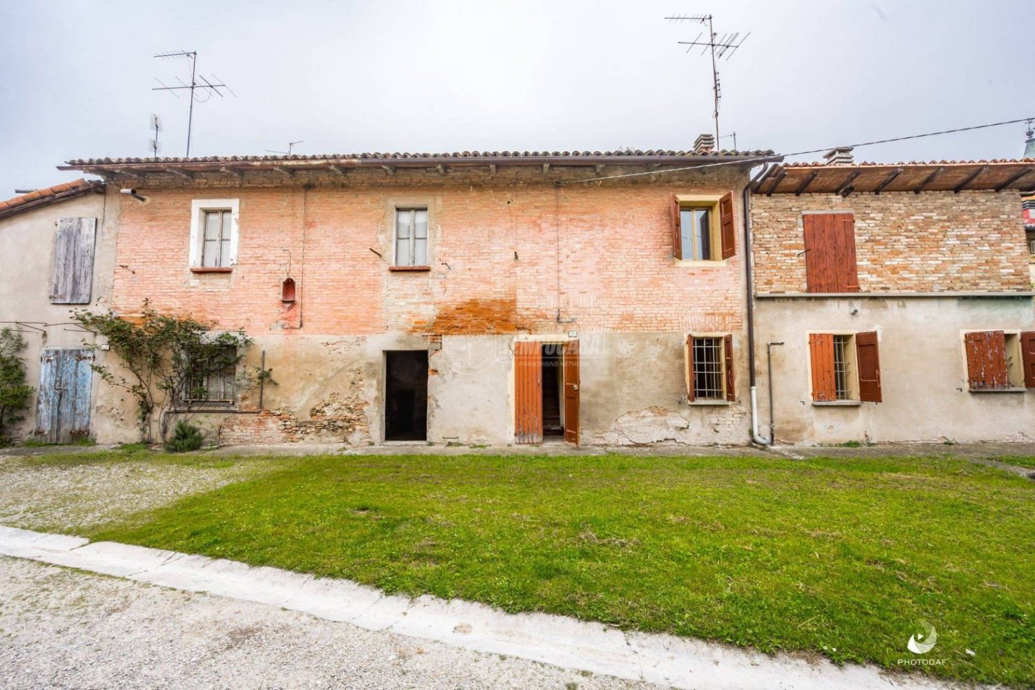 Casa de 4 dormitorios en Castelfranco Emilia, Italy No. 129075