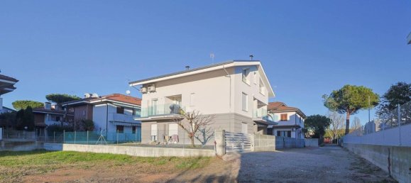5 rooms Apartment in Cervia, Italy No. 70666 8