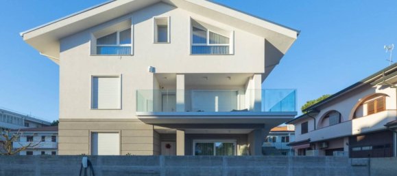 5 rooms Apartment in Cervia, Italy No. 70666 4