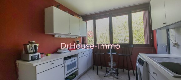 3 bedrooms Apartment in Fontenay-le-Fleury, France No. 176910 5