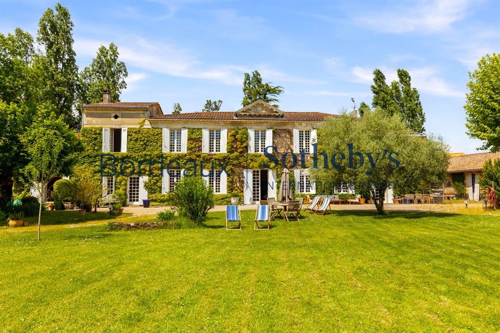 9 bedrooms Castles in Bordeaux, France No. 297708