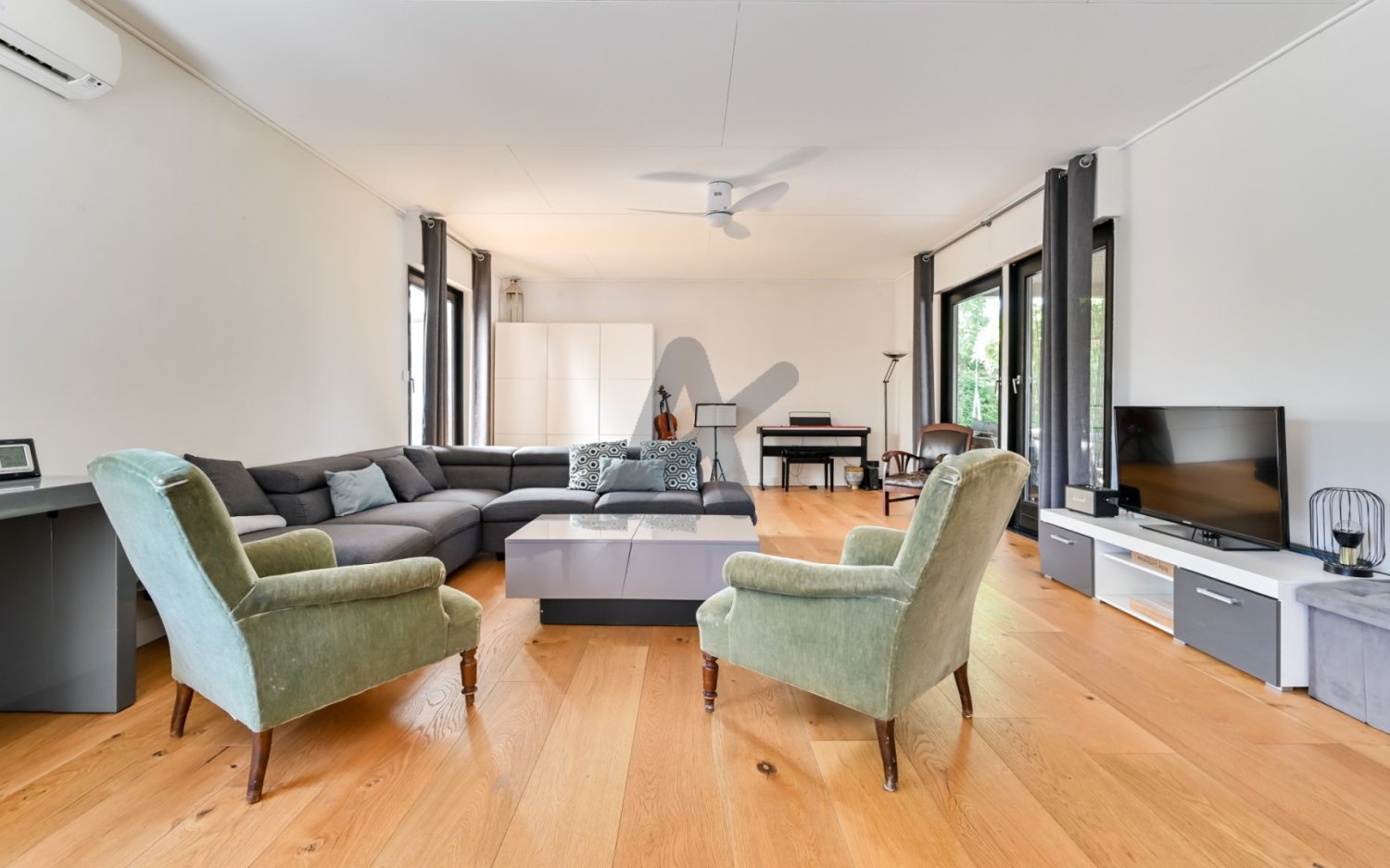 5 bedrooms House in Ecully, France No. 351674