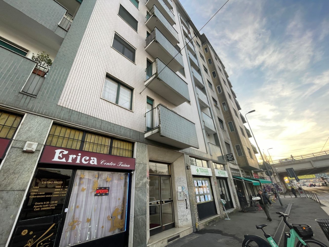 2-salle Appartement à Milan, Italy No. 246865