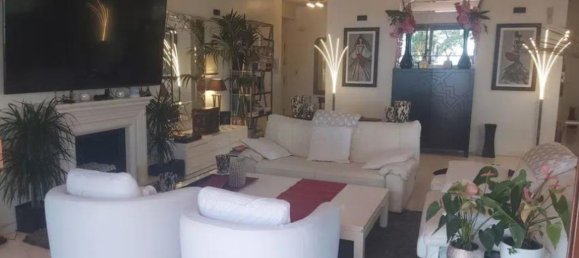 Apartamento de 3 dormitorios en Marbella, Spain No. 237220 3