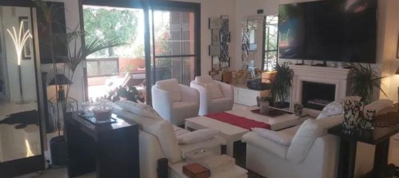 Apartamento de 3 dormitorios en Marbella, Spain No. 237220 2