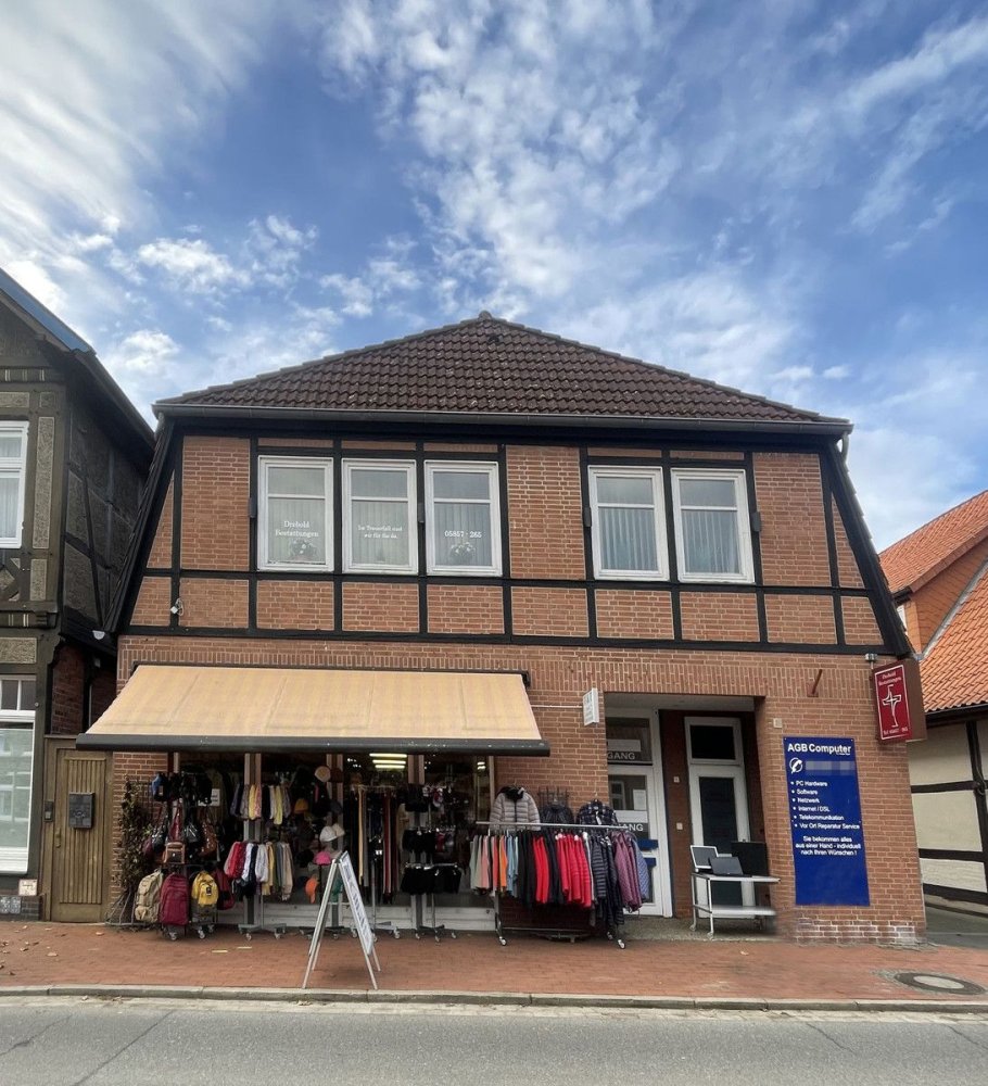 582m² Building in Luneburg, Germany No. 192753