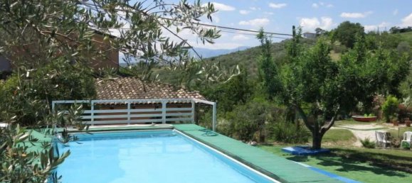 5 rooms House in Collecorvino, Italy No. 76225 3