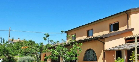 5 rooms House in Collecorvino, Italy No. 76225 8