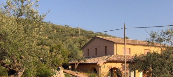5 rooms House in Collecorvino, Italy No. 76225 15