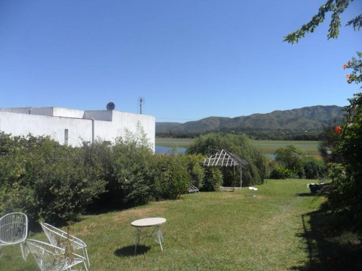 Casa de 5 dormitorios en Córdoba, Argentina No. 57086