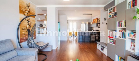 2 bedrooms Apartment in Milan, Italy No. 276221 2