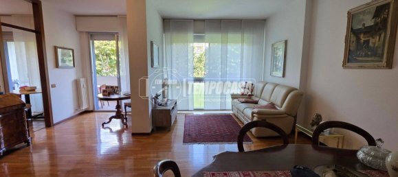 4 bedrooms Apartment in Bergamo, Italy No. 271343 3