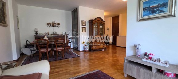 4 bedrooms Apartment in Bergamo, Italy No. 271343 4