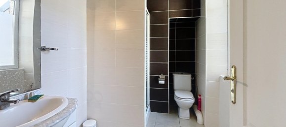 2 bedrooms House in Bonny-sur-Loire, France No. 253259 6