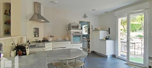 Casa de 4 dormitorios en Saint-Regle, France No. 63497 2