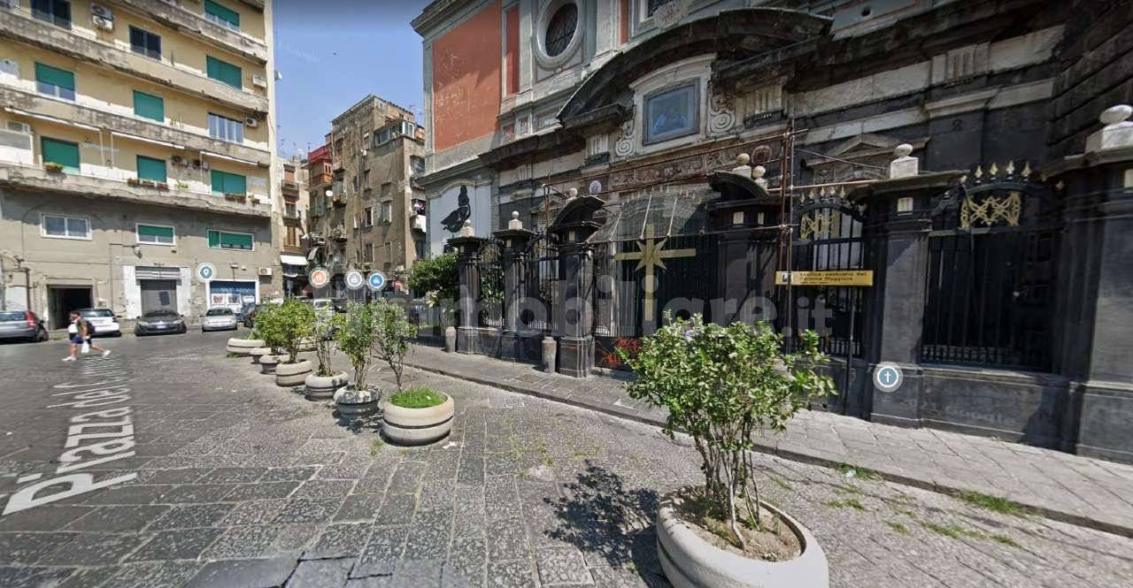 Propiedad comercial de 1 habitación en Naples, Italy No. 118477