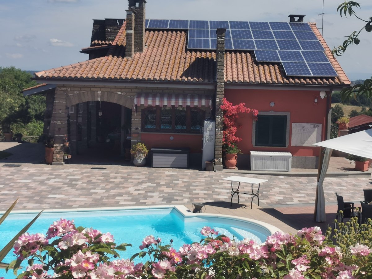 4 bedrooms Villa in Campagnano di Roma, Italy No. 393224