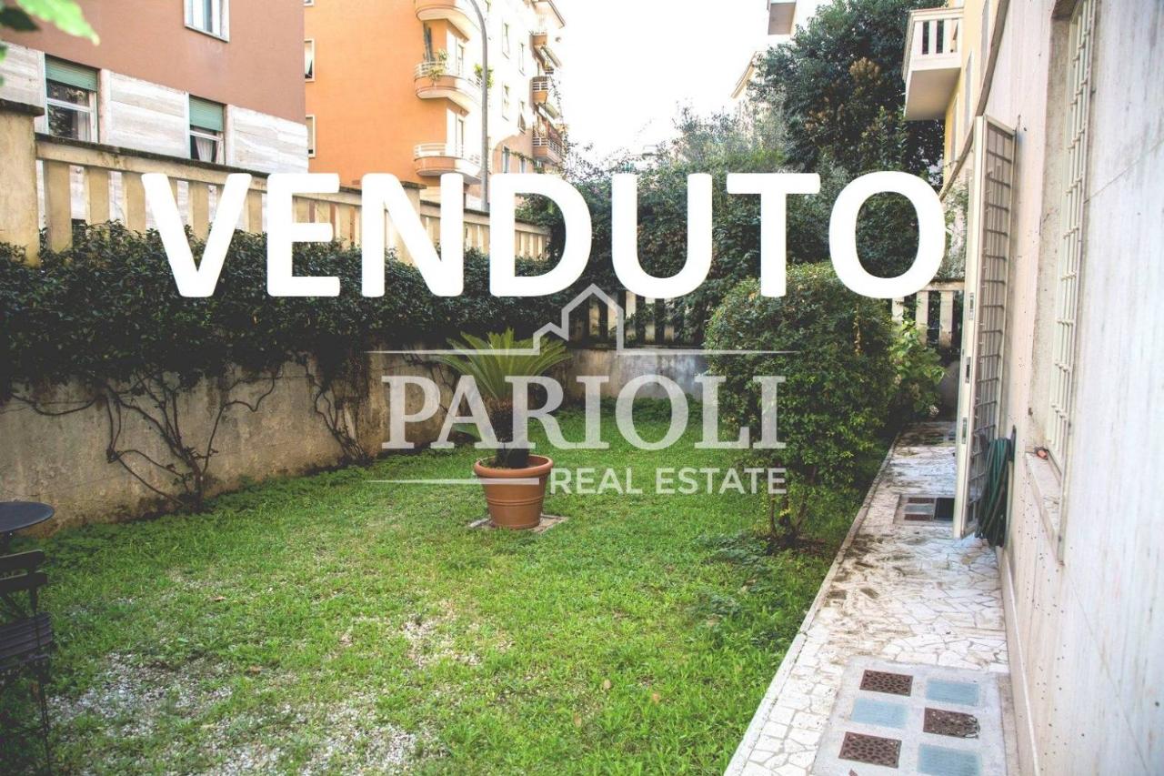 4 rooms Apartment in Rome, Italy No. 21562